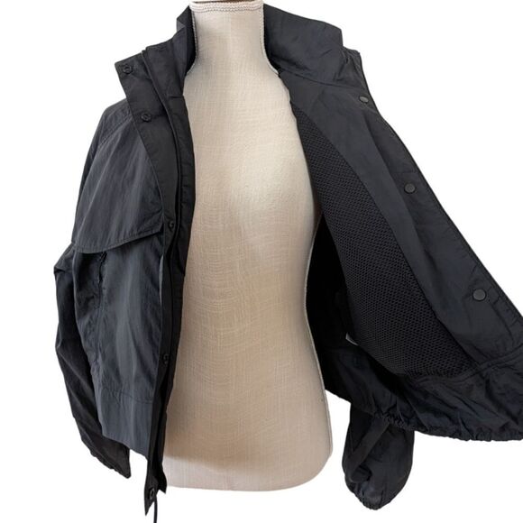 Athleta Canopy Parachute Jacket Short Black Lightweight Windbreaker Size M NWT - Picture 9 of 13